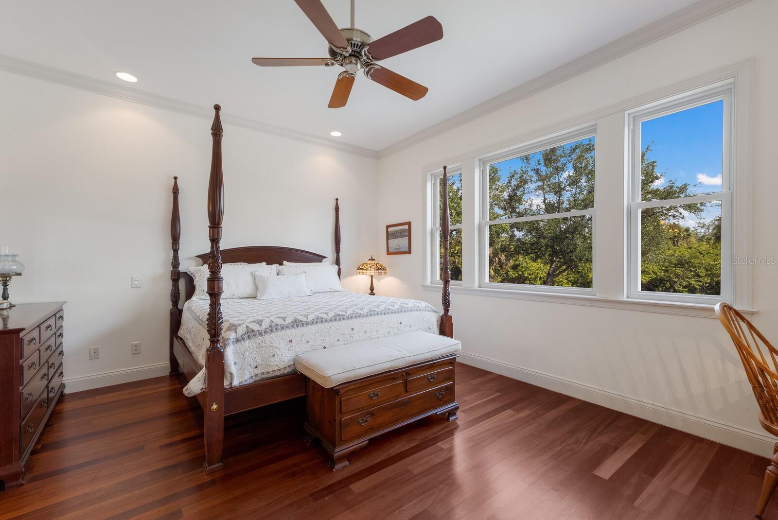 Image 23 of 49 For 9144 Spring Valley Road