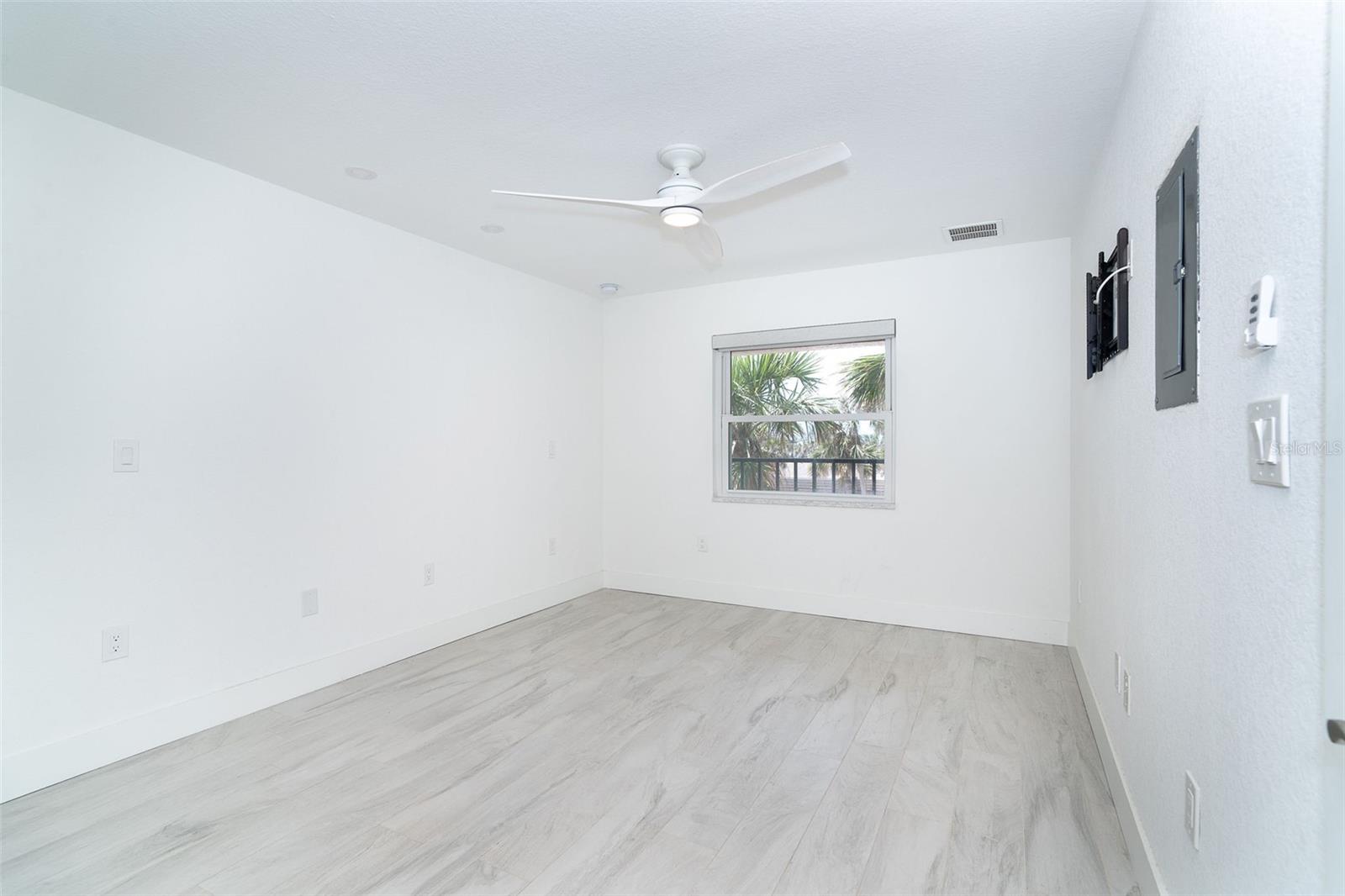 Image 10 of 55 For 2700 Beach Road A201