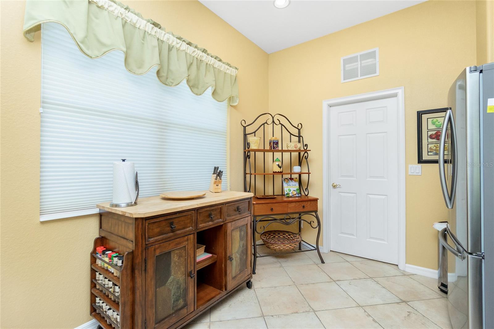 Image 19 of 63 For 142 Savona Way