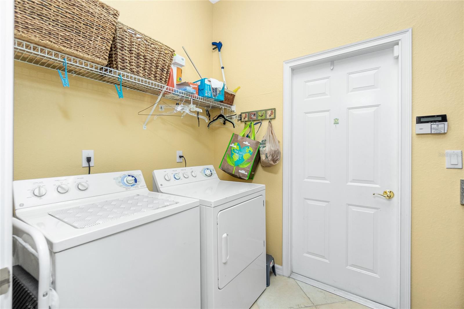 Image 33 of 63 For 142 Savona Way