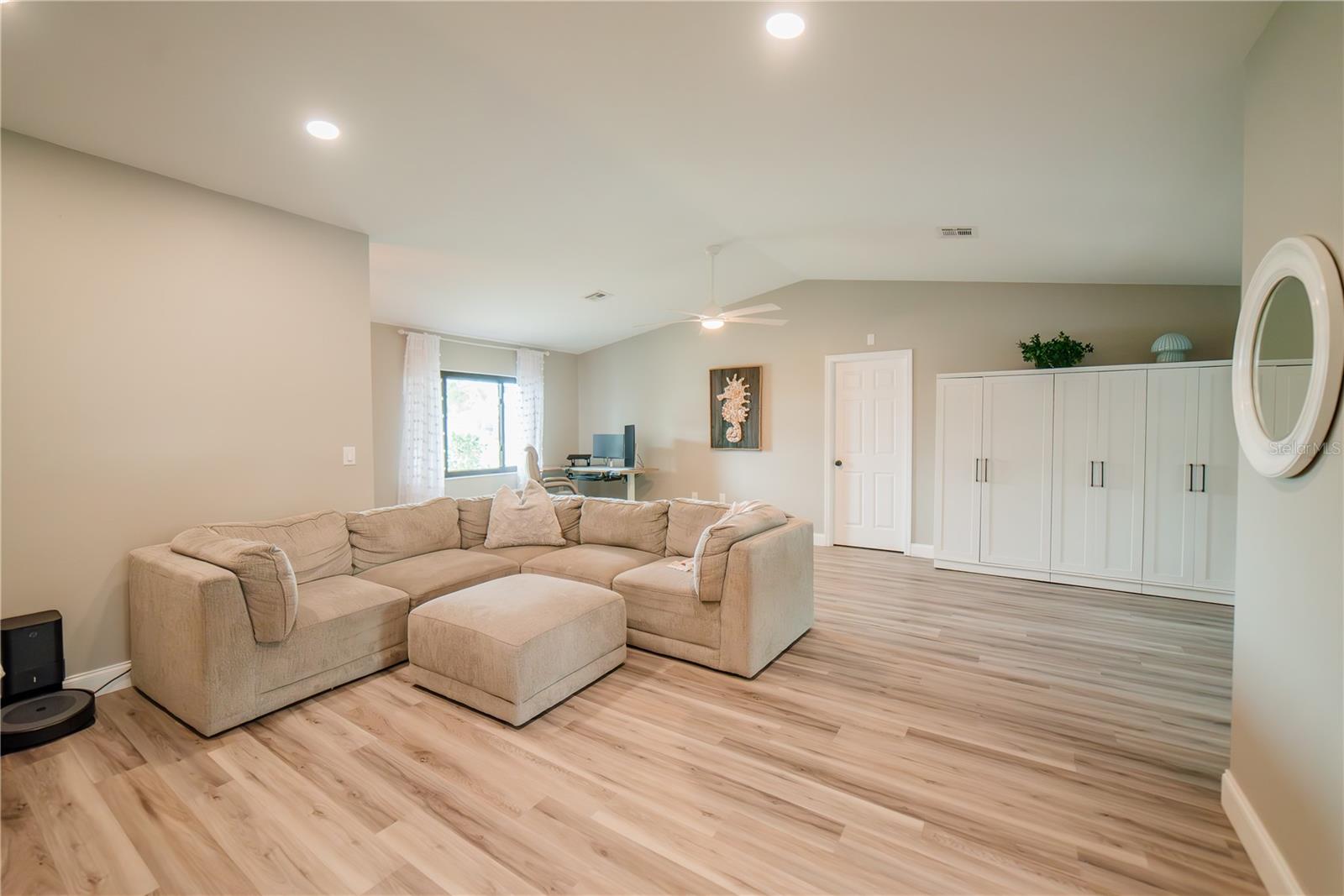 Image 5 of 42 For 7234 Mamouth Street