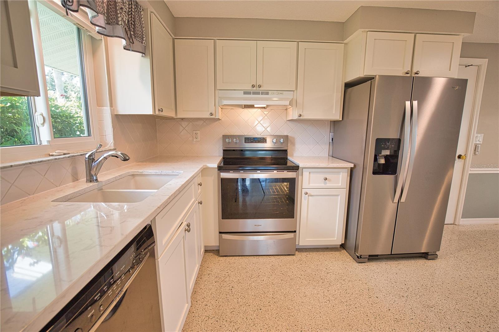 Image 11 of 42 For 19 Oakwood Dr N  19