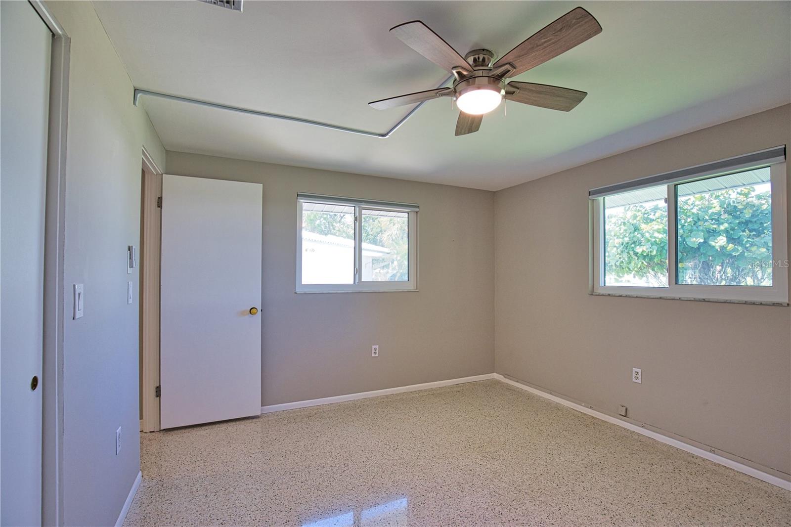 Image 23 of 42 For 19 Oakwood Dr N  19