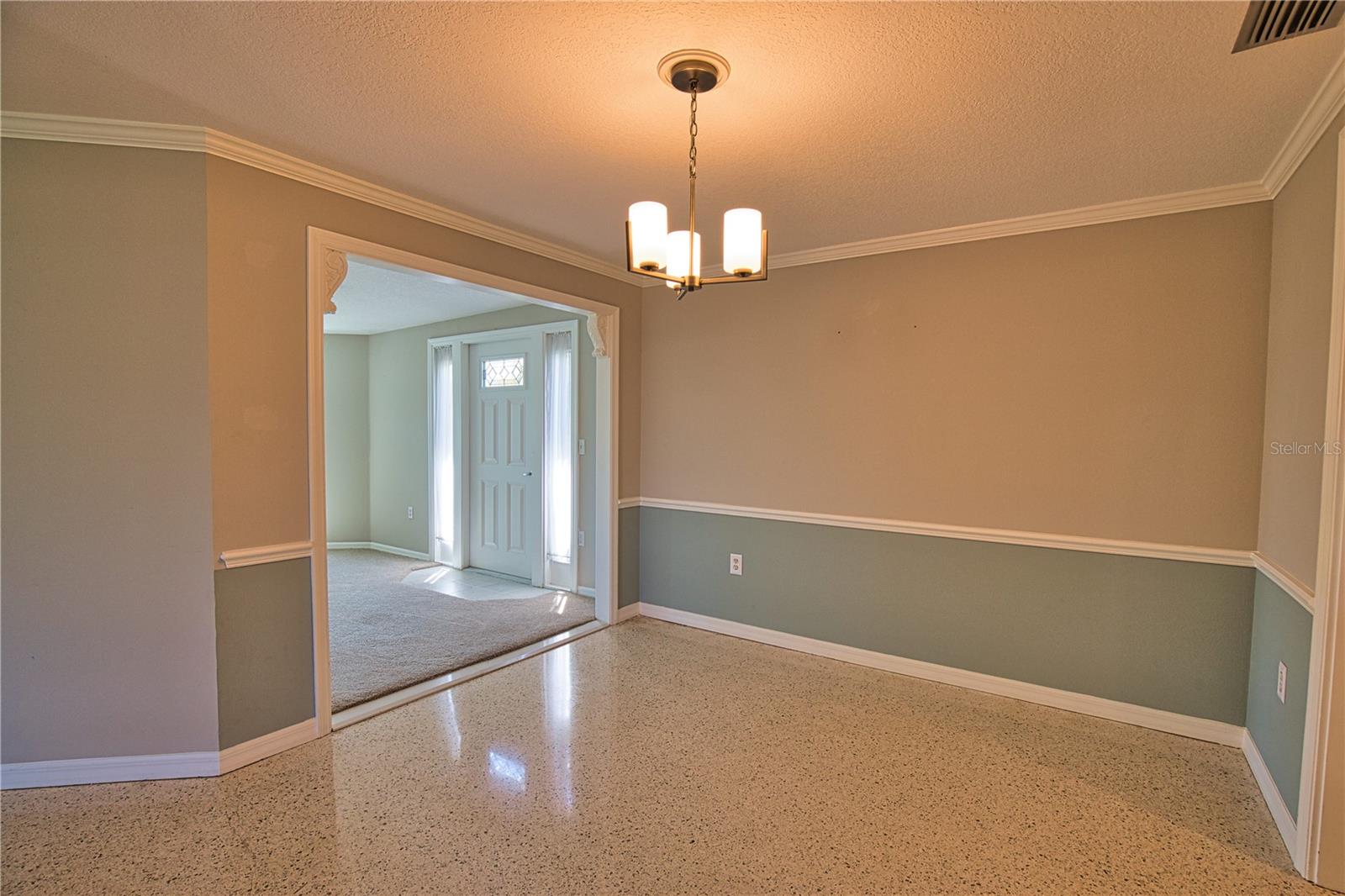 Image 9 of 42 For 19 Oakwood Dr N  19