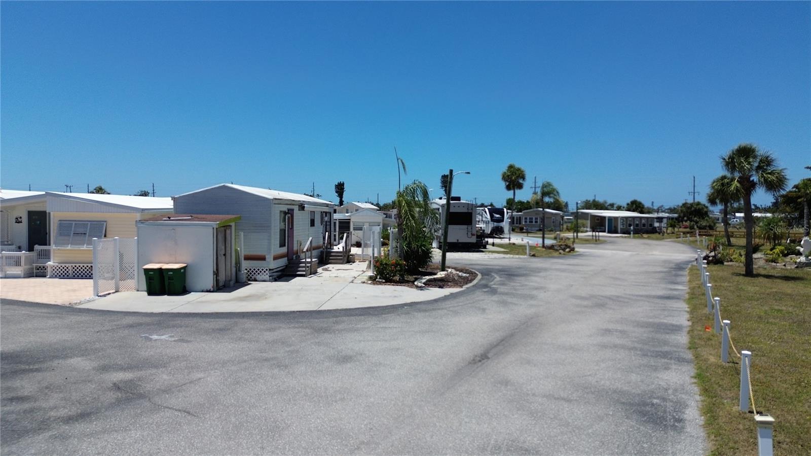 Image 2 of 13 For 1475 Flamingo Drive 90