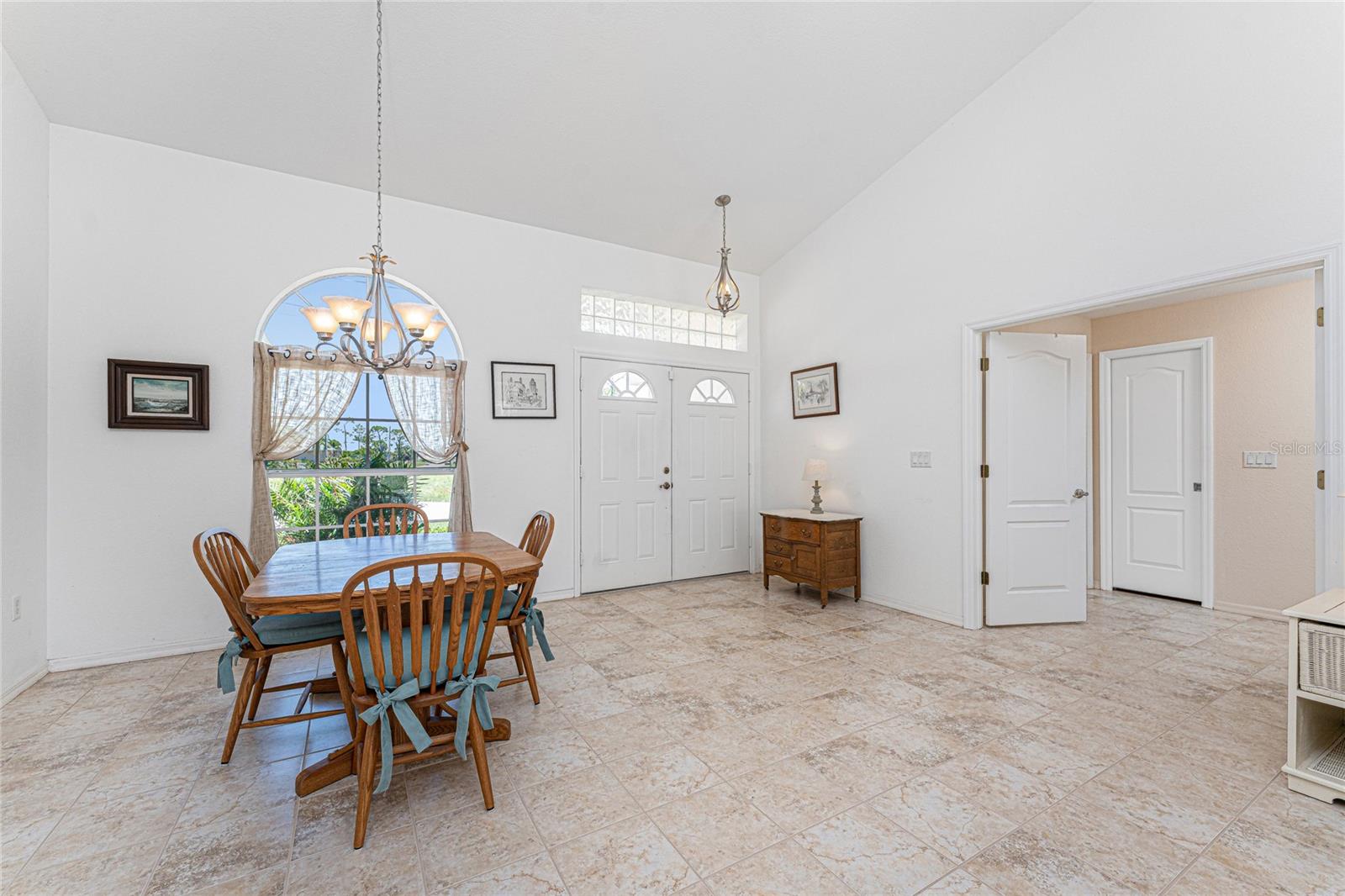 Image 12 of 73 For 1157 Rotonda Circle