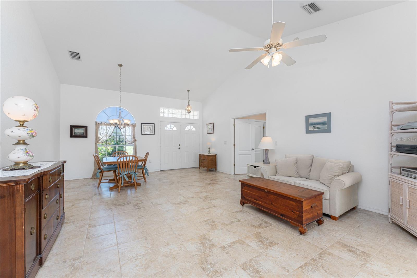 Image 14 of 73 For 1157 Rotonda Circle