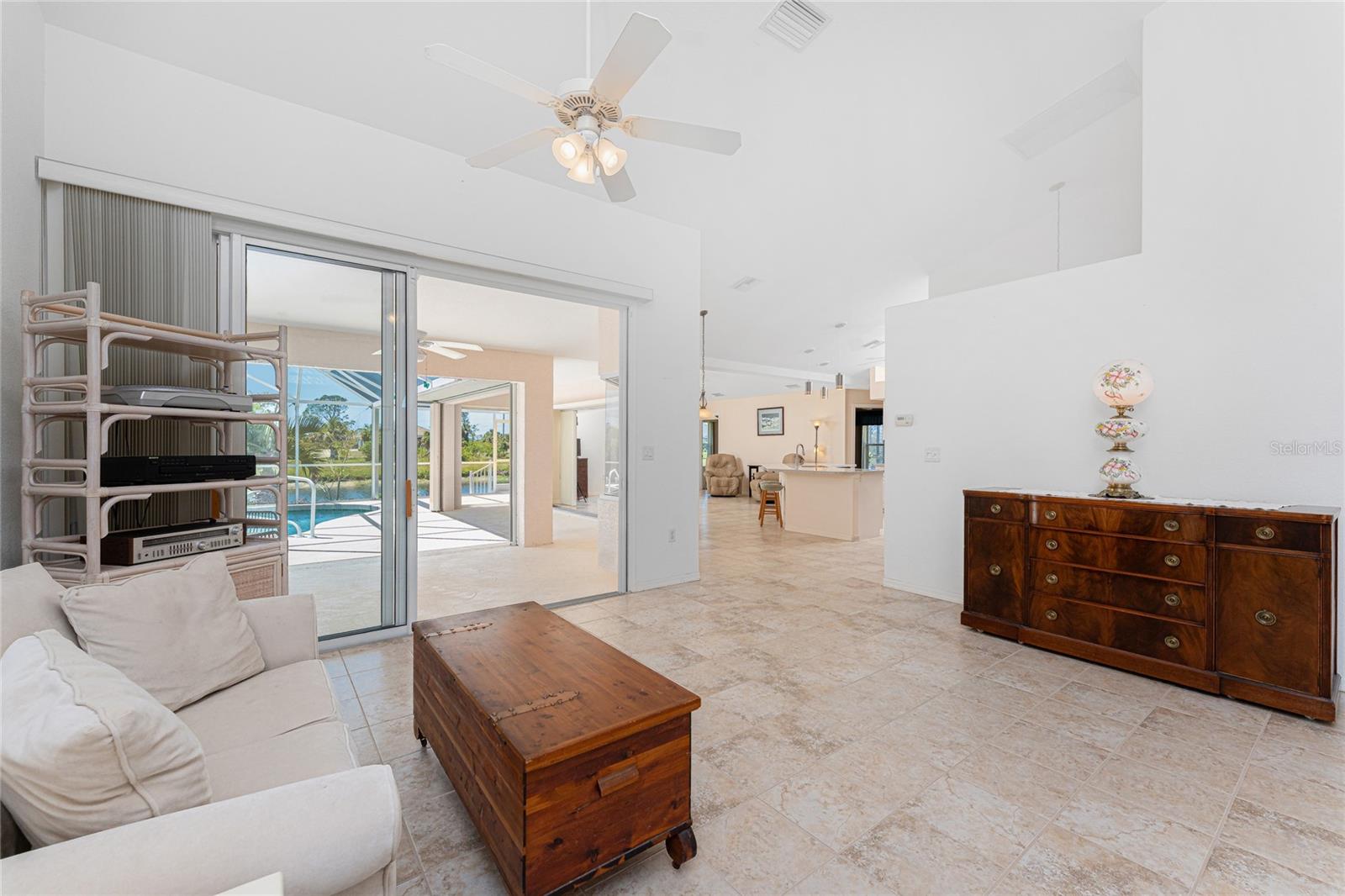 Image 15 of 73 For 1157 Rotonda Circle