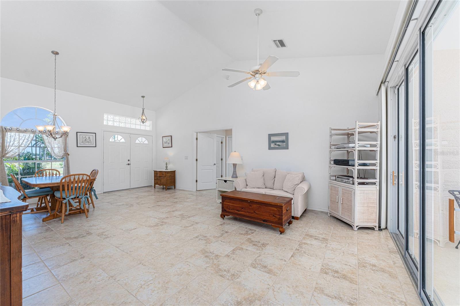 Image 16 of 73 For 1157 Rotonda Circle