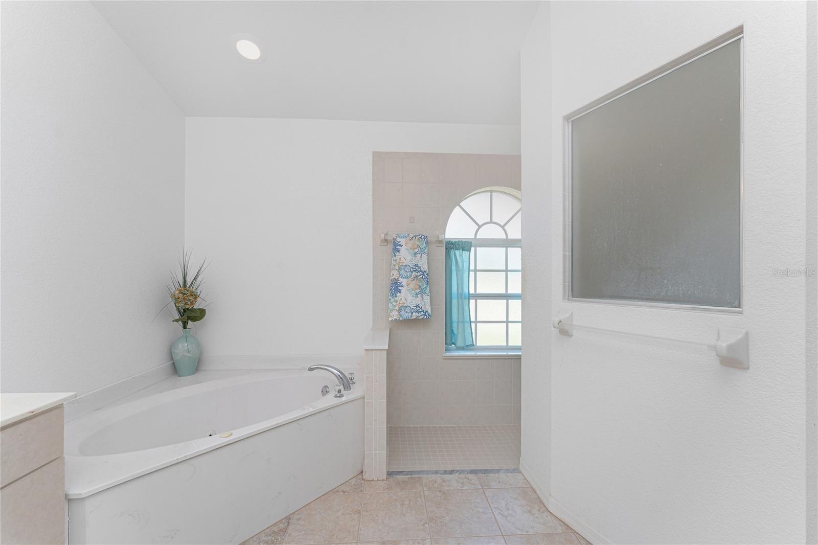 Image 31 of 73 For 1157 Rotonda Circle