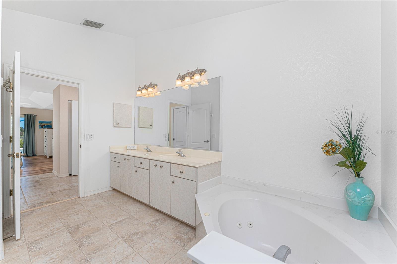 Image 32 of 73 For 1157 Rotonda Circle