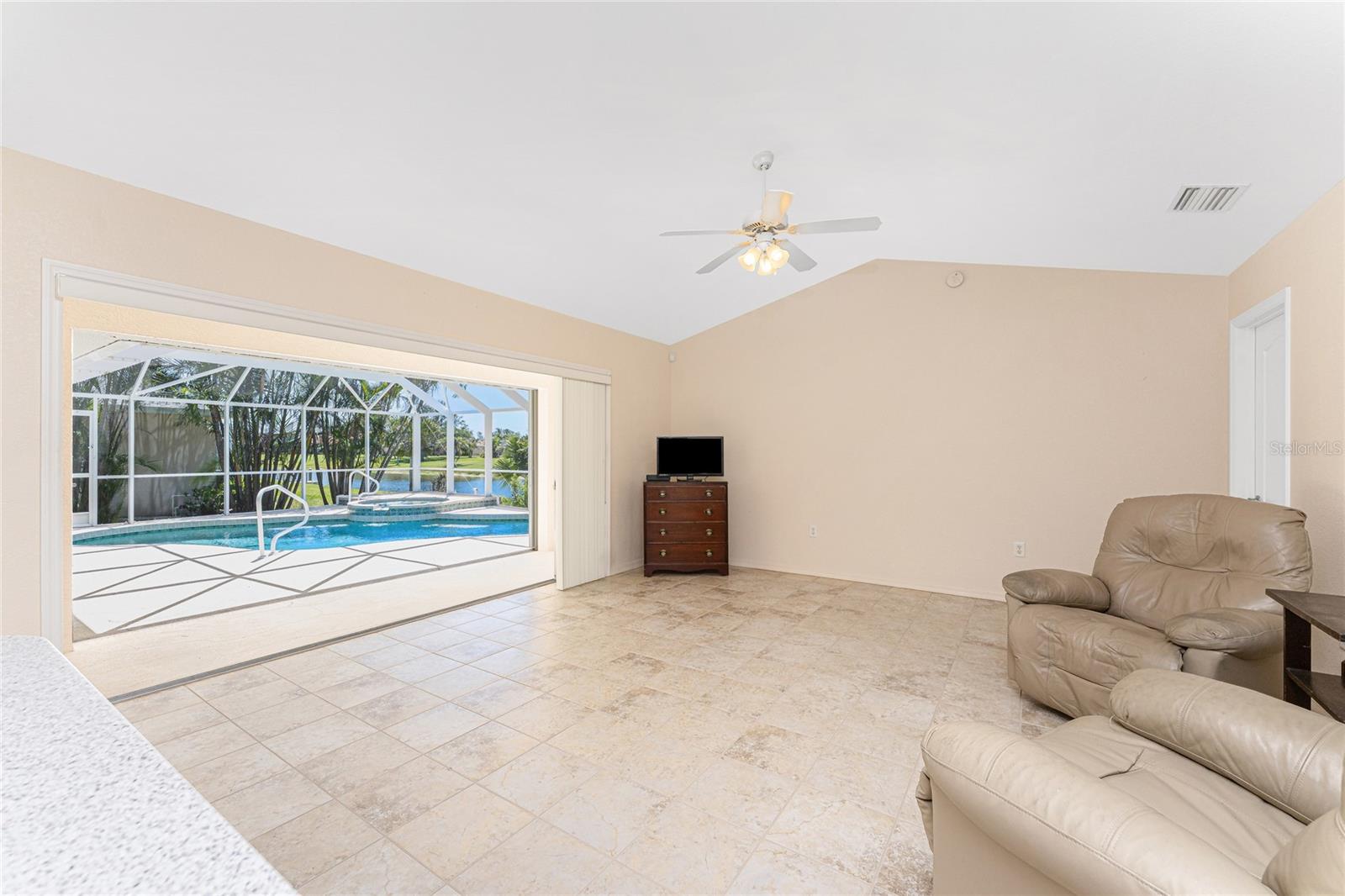 Image 5 of 73 For 1157 Rotonda Circle