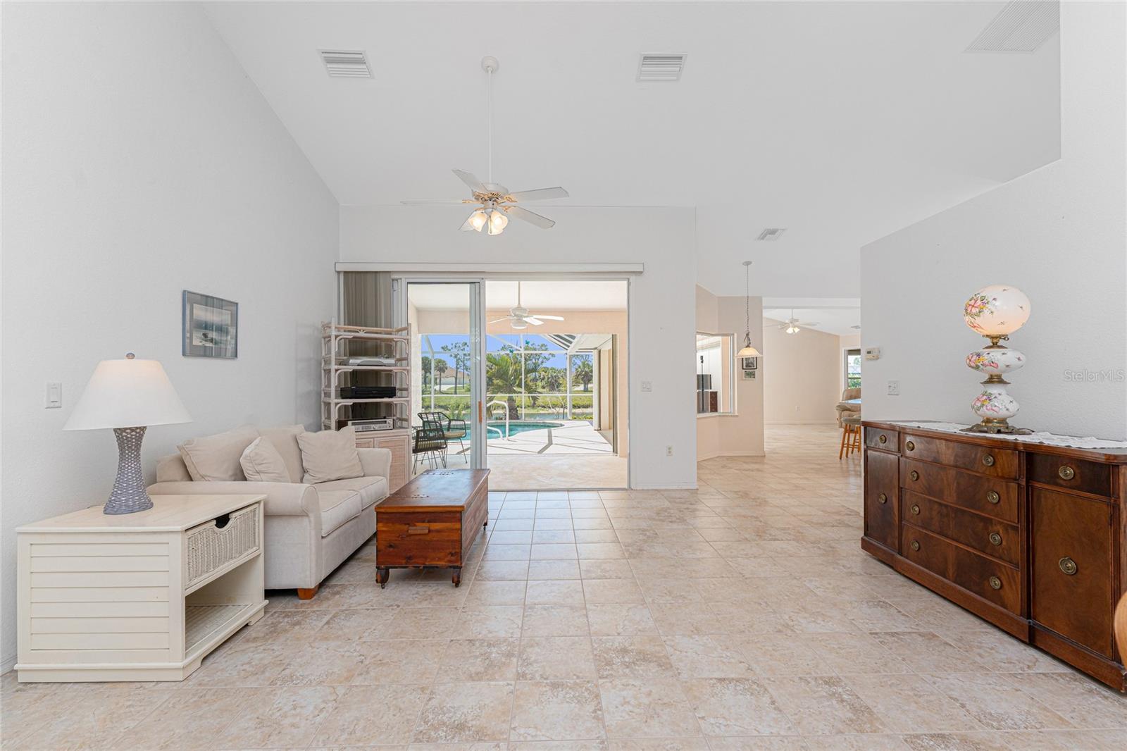 Image 6 of 73 For 1157 Rotonda Circle