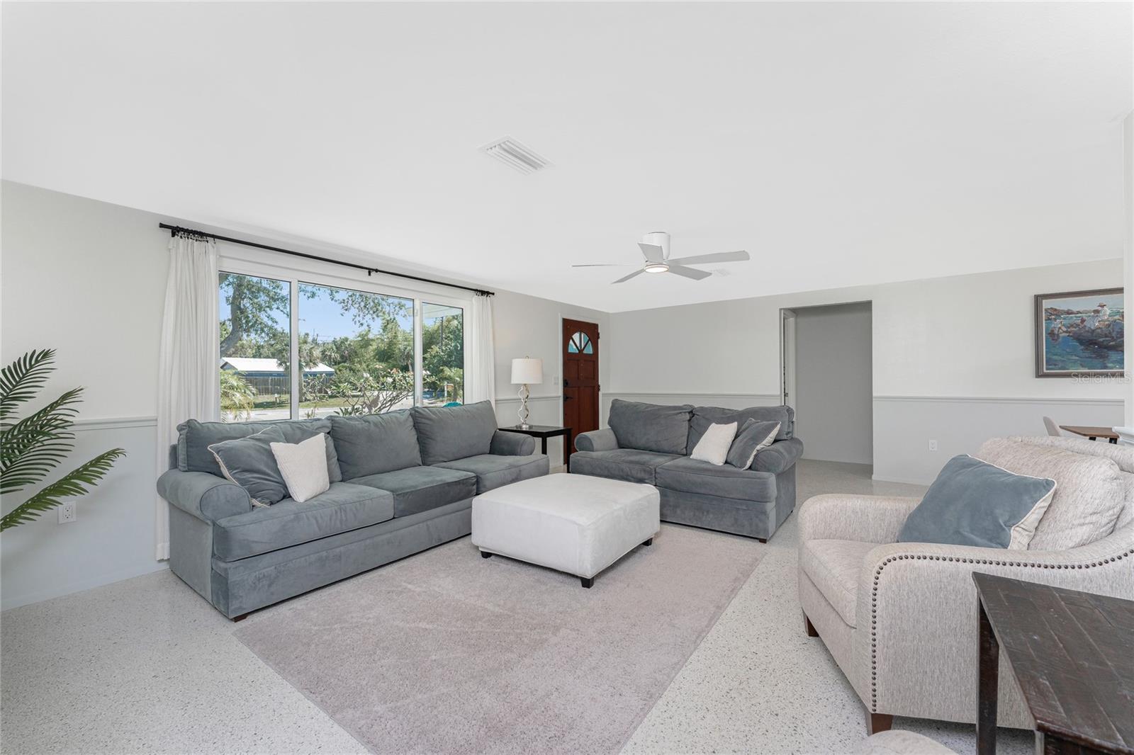 Image 10 of 71 For 1691 Lakeview Place