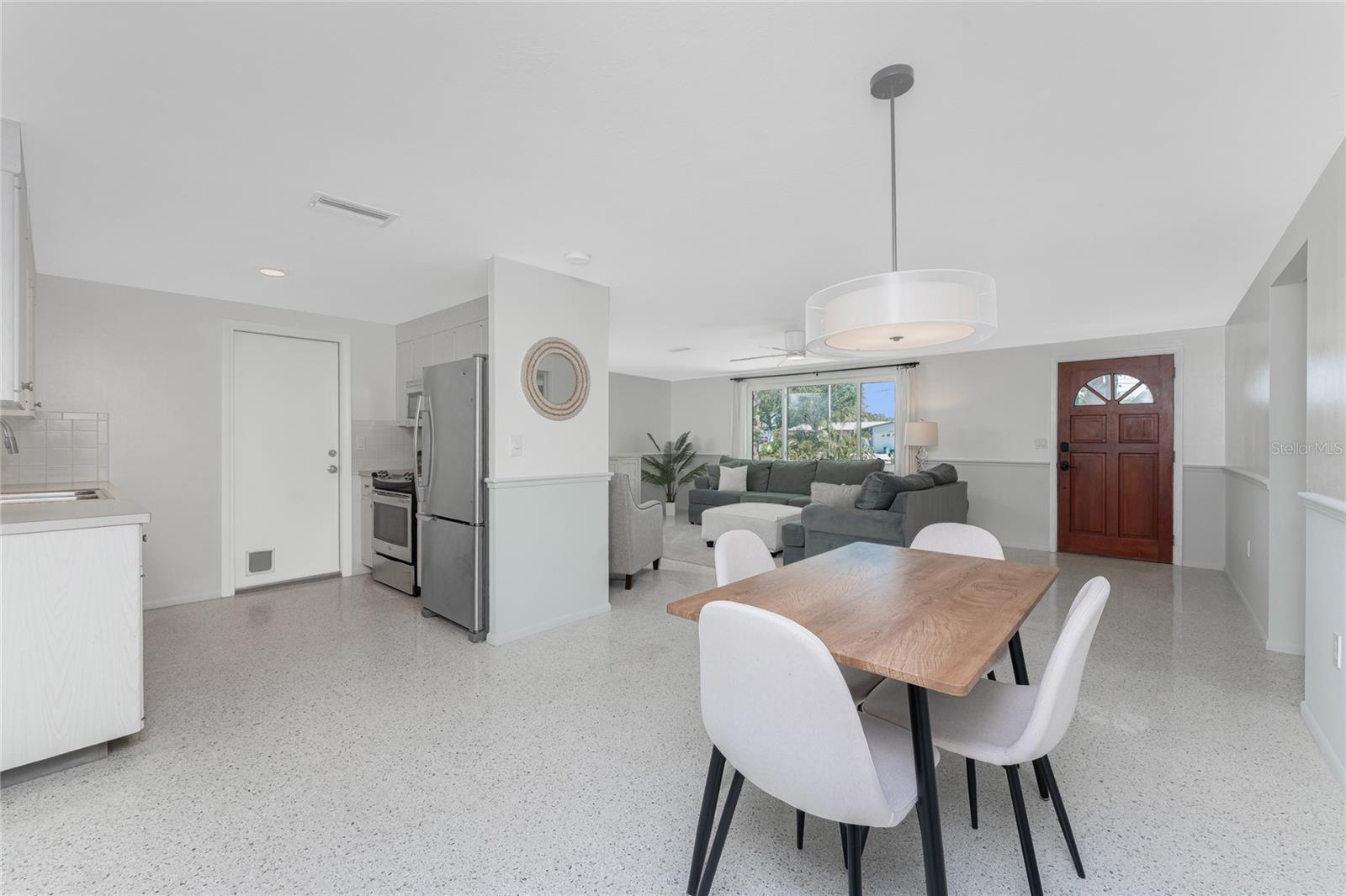 Image 13 of 71 For 1691 Lakeview Place