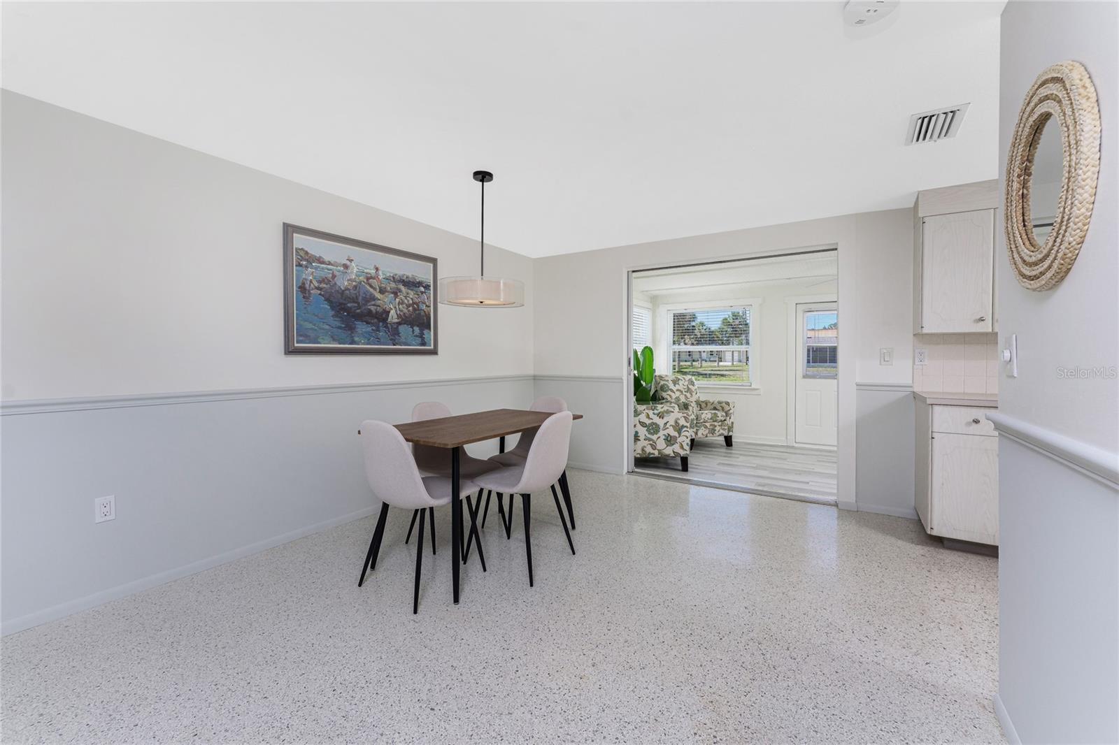 Image 20 of 71 For 1691 Lakeview Place