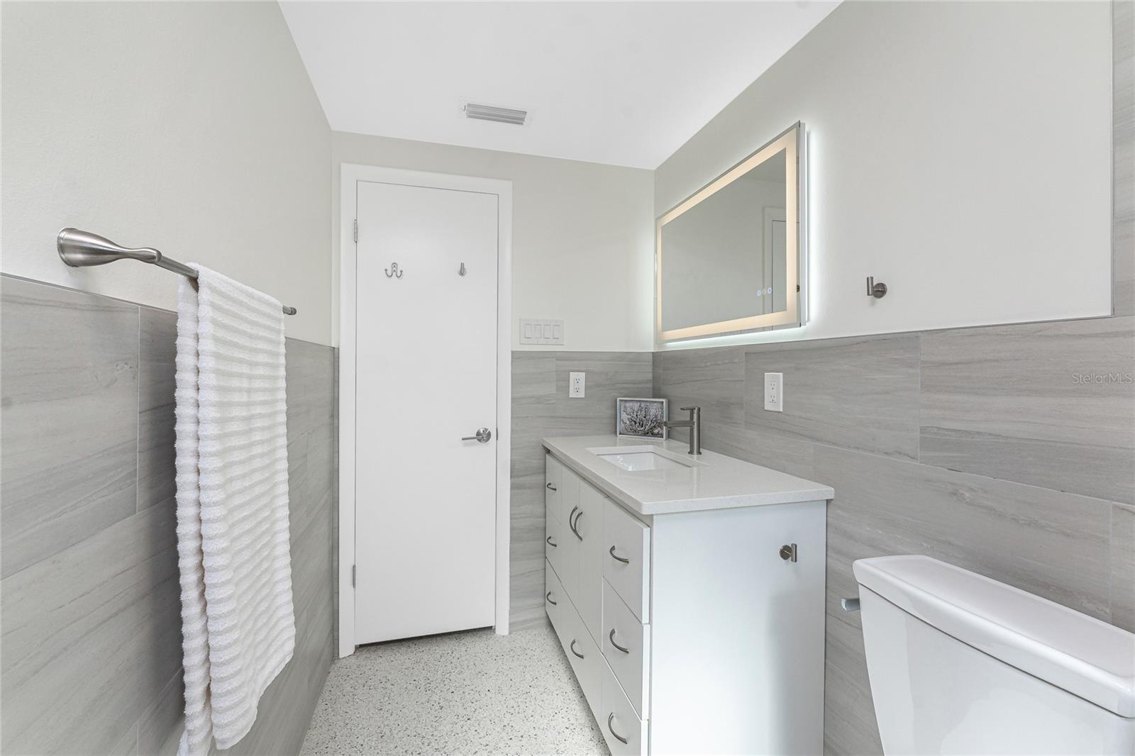Image 36 of 71 For 1691 Lakeview Place