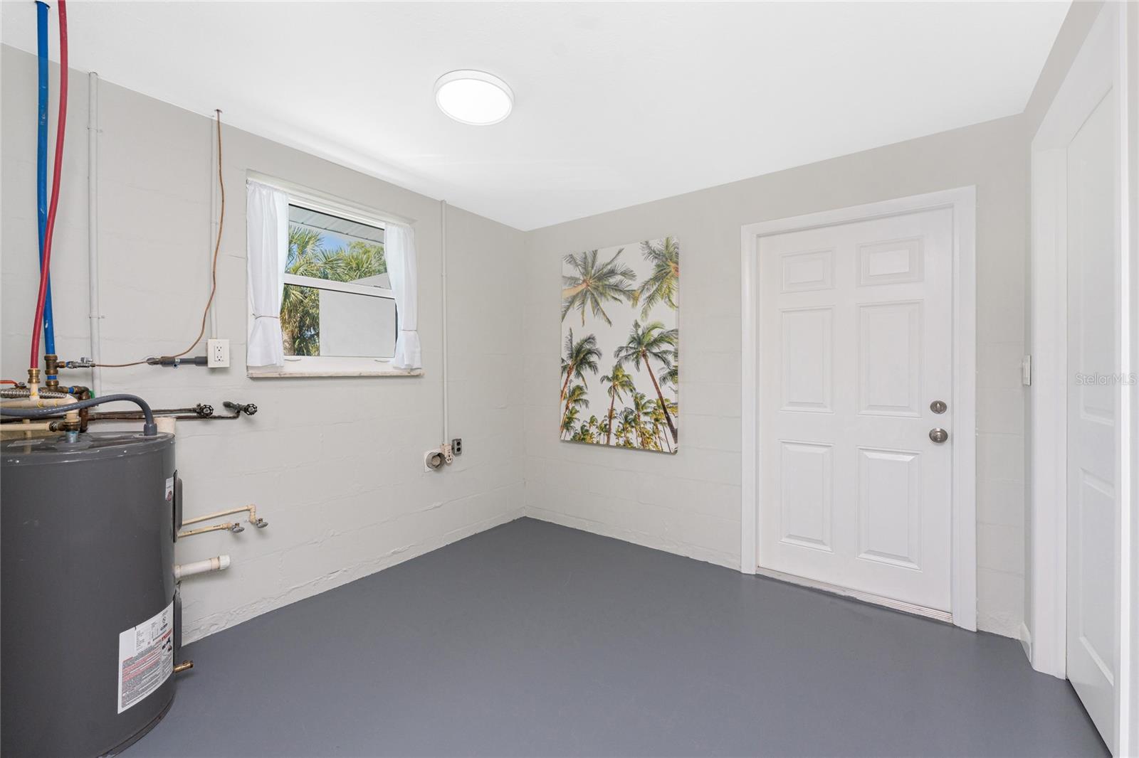 Image 43 of 71 For 1691 Lakeview Place