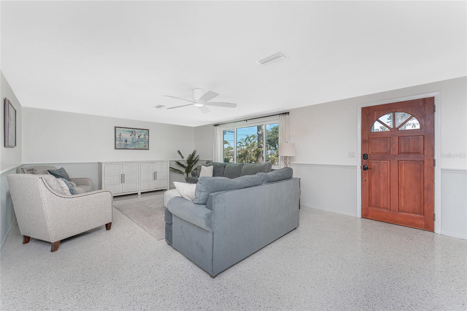 Image 6 of 71 For 1691 Lakeview Place