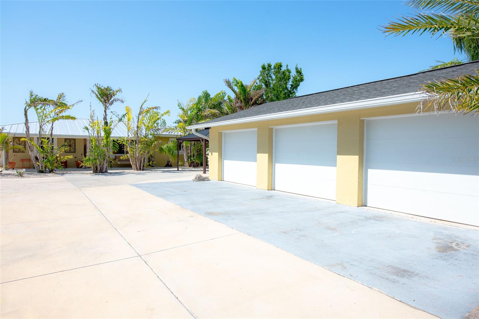 Image 80 of 95 For 2060 Oyster Creek Drive
