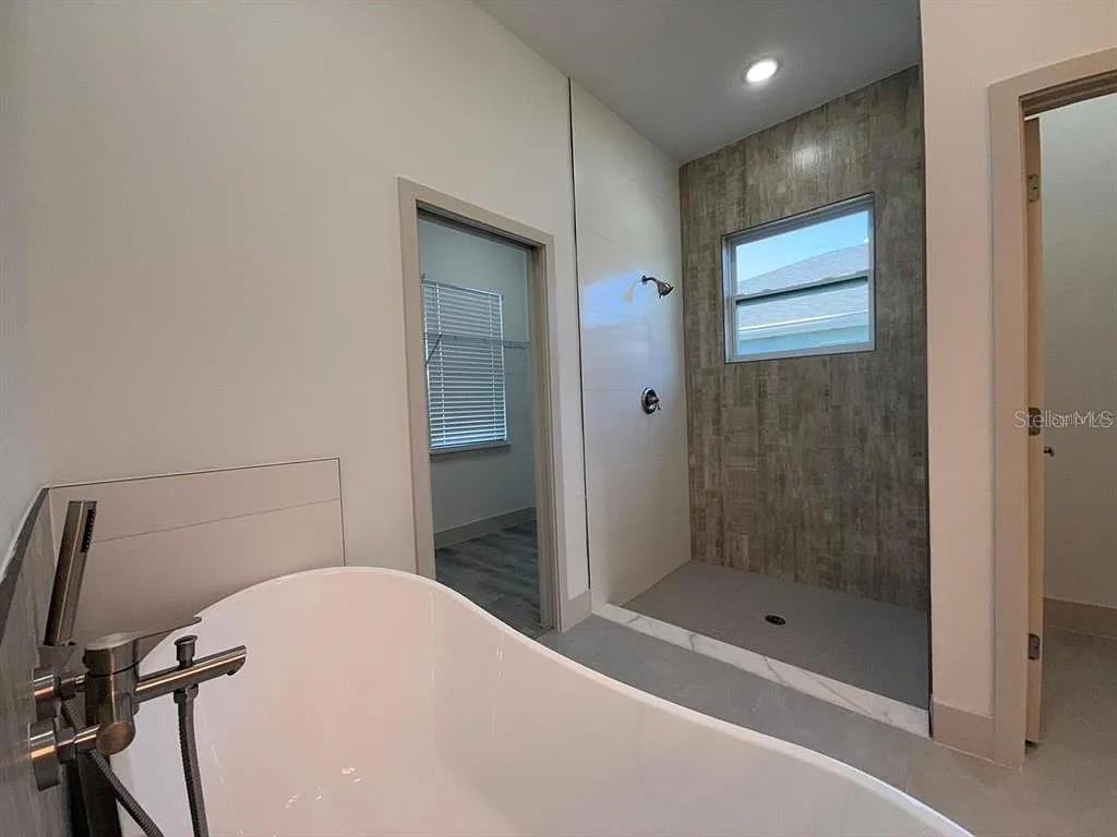 Image 17 of 20 For 18043 Hillsborough Boulevard