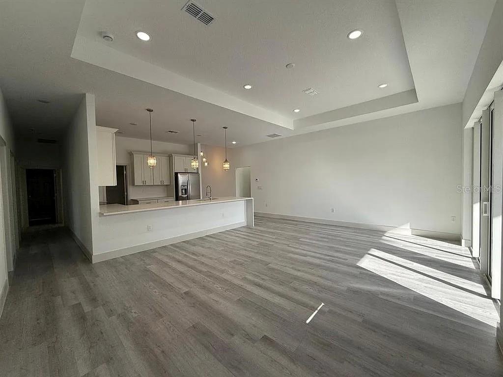 Image 3 of 20 For 18043 Hillsborough Boulevard