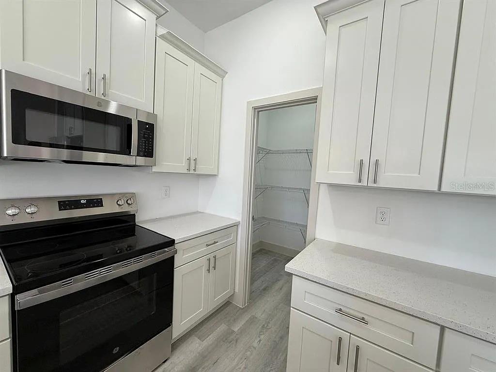 Image 7 of 20 For 18043 Hillsborough Boulevard
