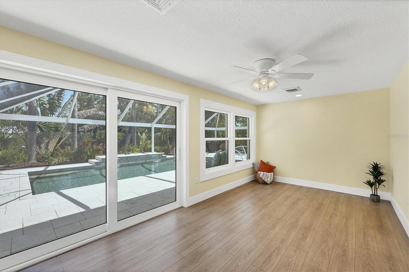 Image 13 of 42 For 142 Sunaire Terrace