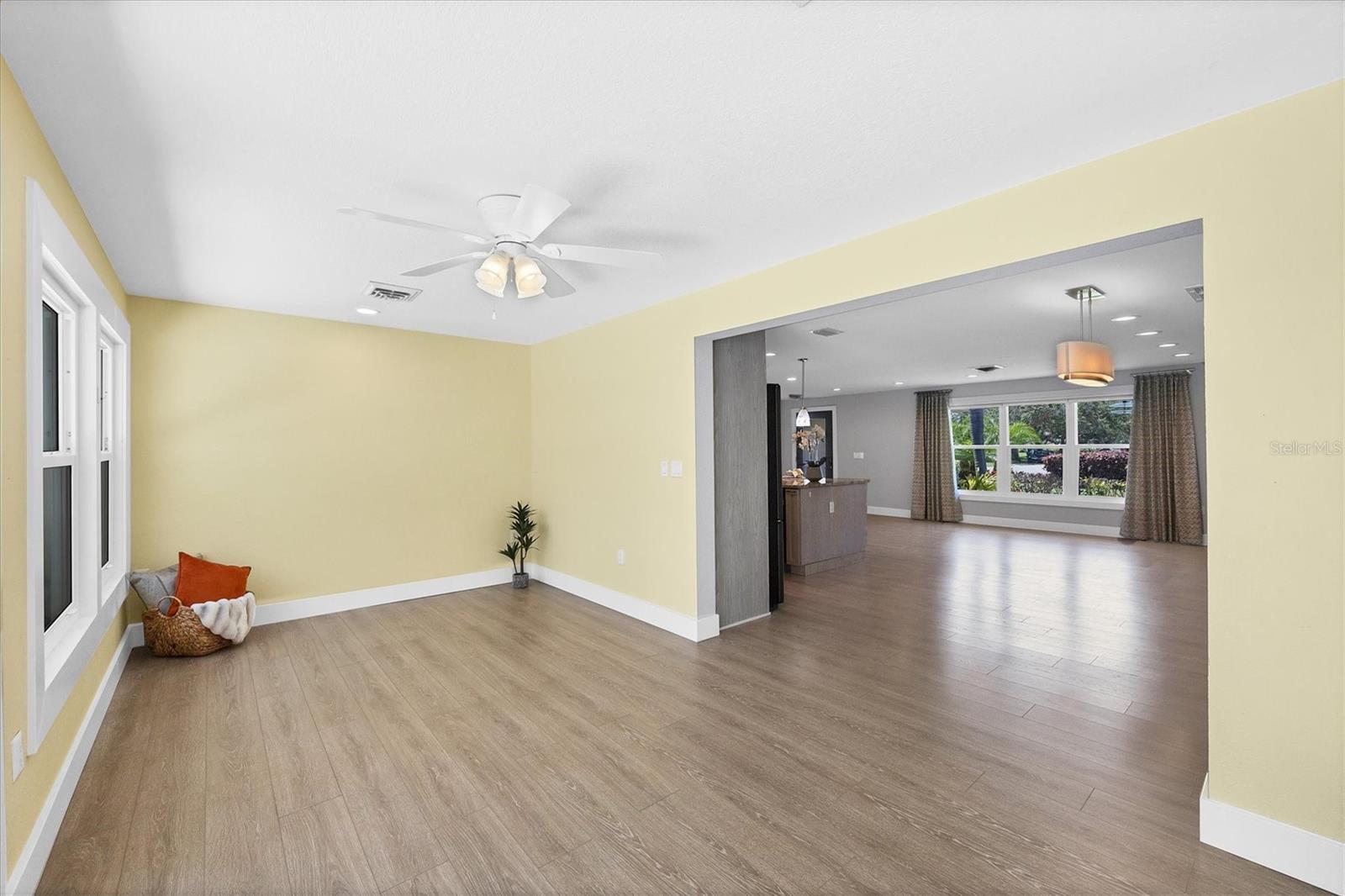 Image 14 of 42 For 142 Sunaire Terrace
