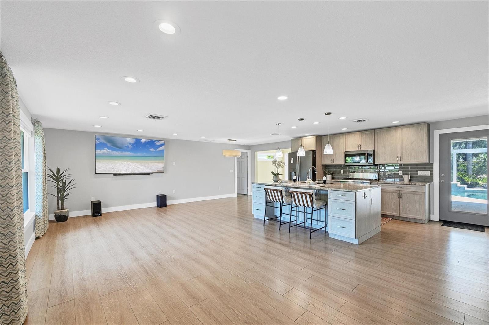 Image 6 of 42 For 142 Sunaire Terrace