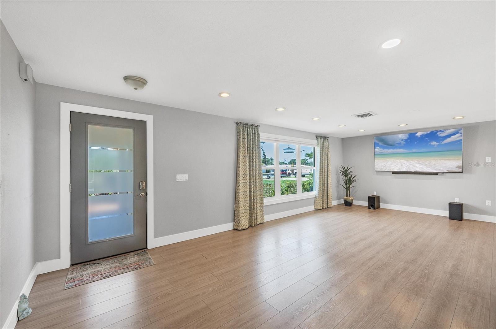Image 7 of 42 For 142 Sunaire Terrace