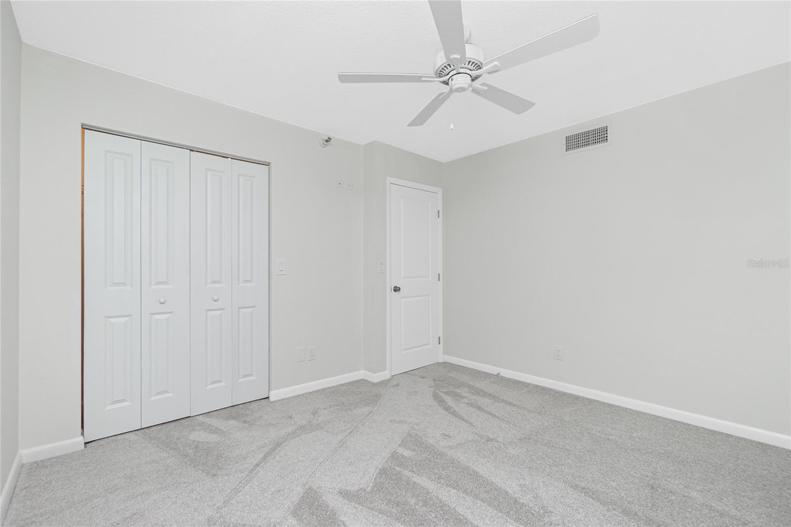 Image 29 of 62 For 1551 Beach Road 212