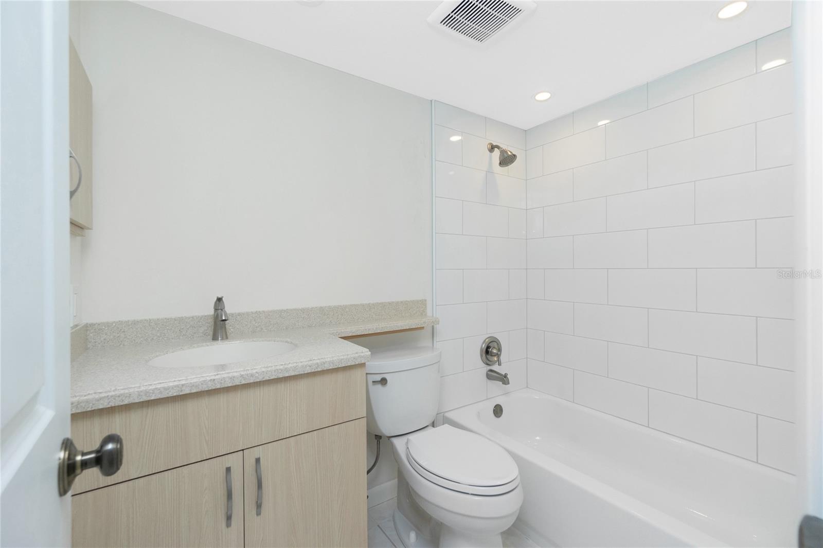 Image 30 of 62 For 1551 Beach Road 212