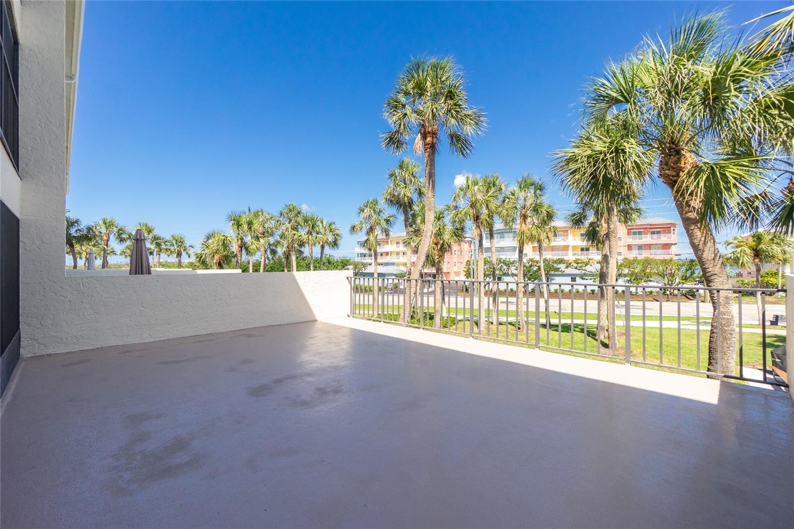 Image 34 of 62 For 1551 Beach Road 212