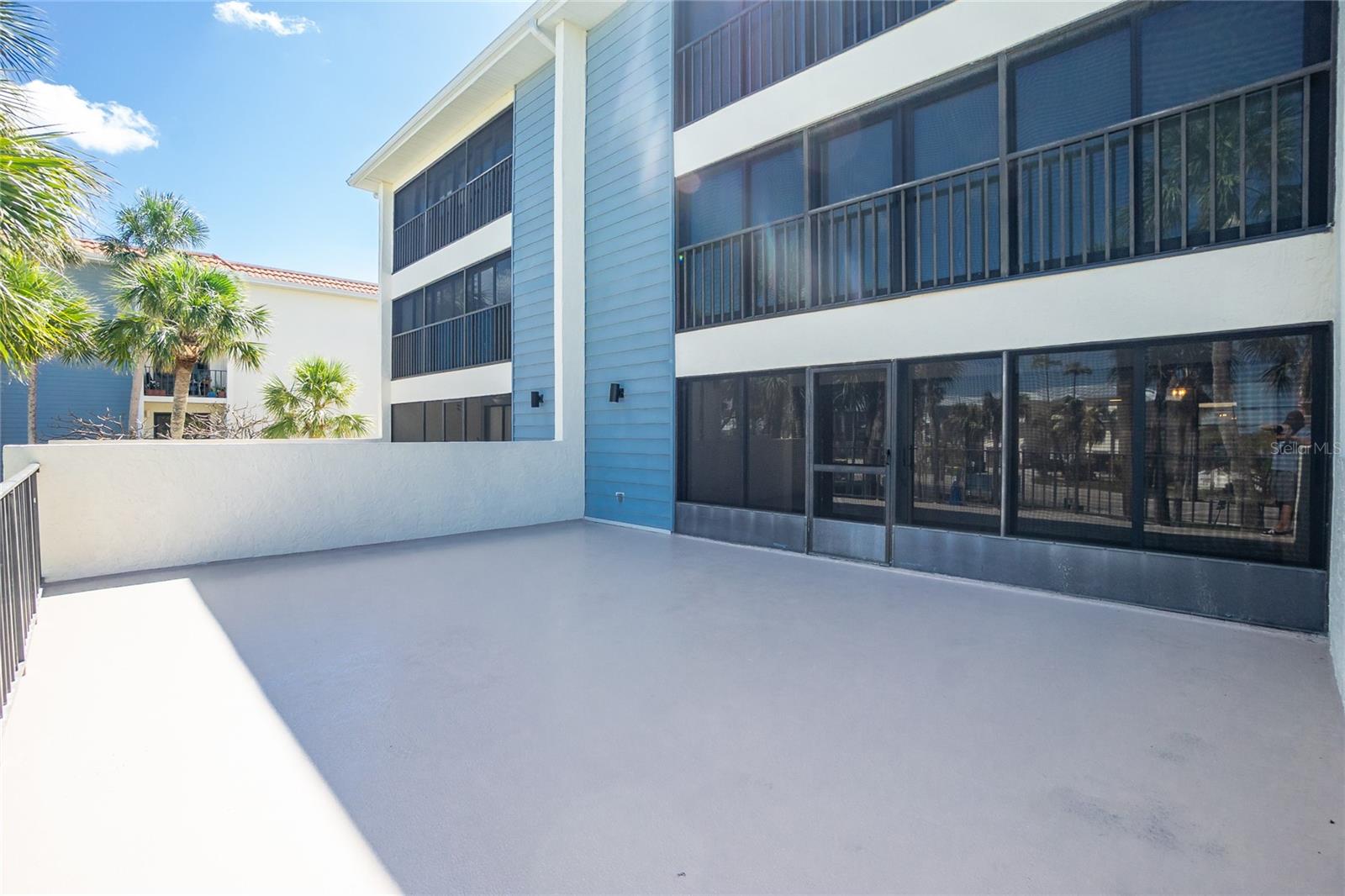 Image 36 of 62 For 1551 Beach Road 212