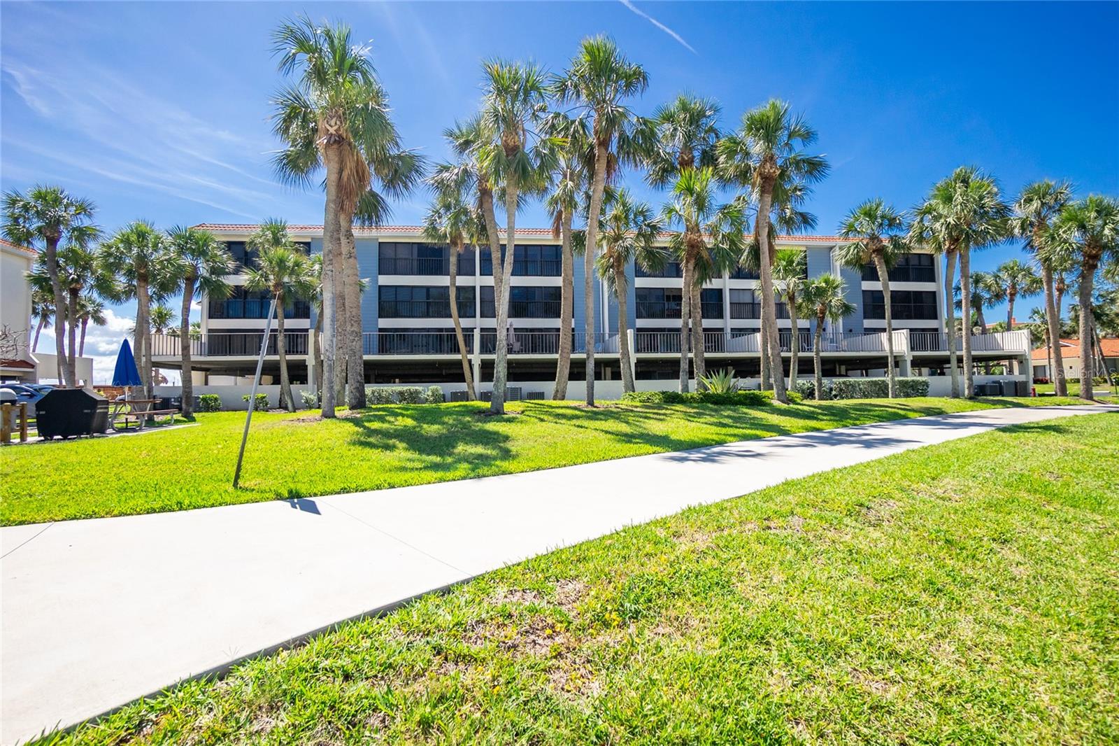 Image 39 of 62 For 1551 Beach Road 212