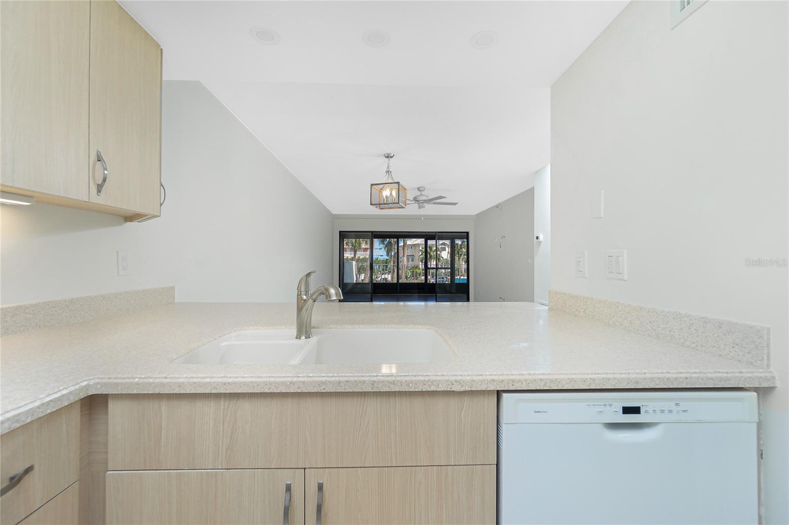 Image 7 of 62 For 1551 Beach Road 212