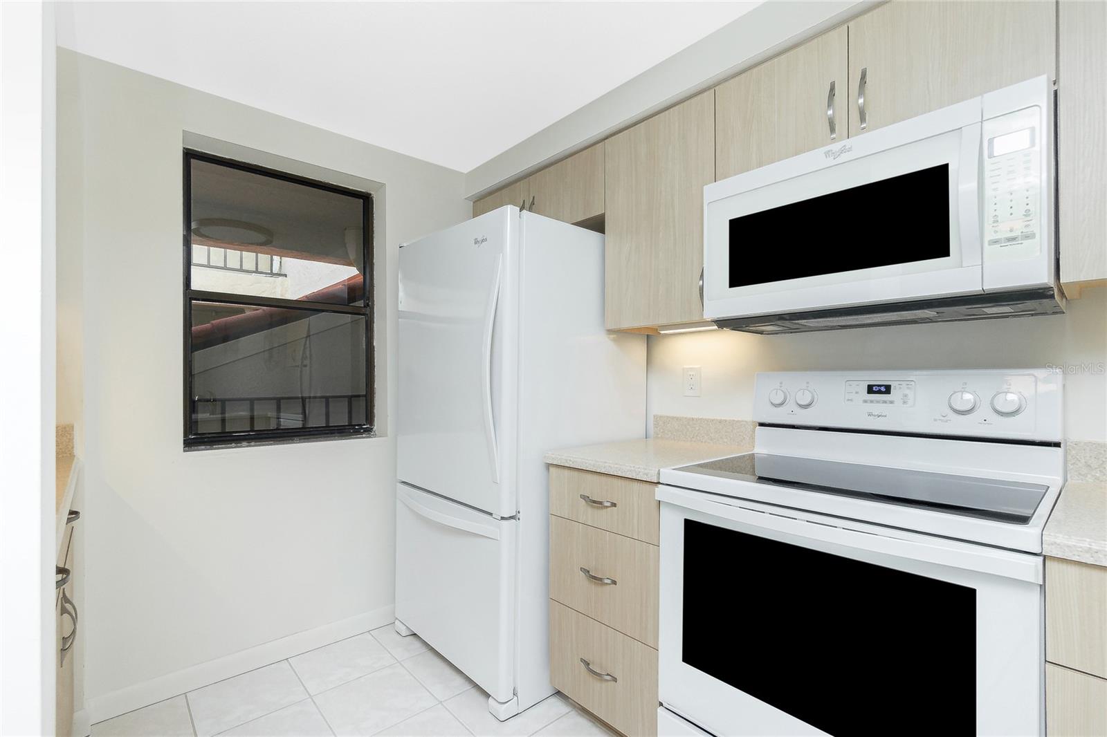 Image 9 of 62 For 1551 Beach Road 212