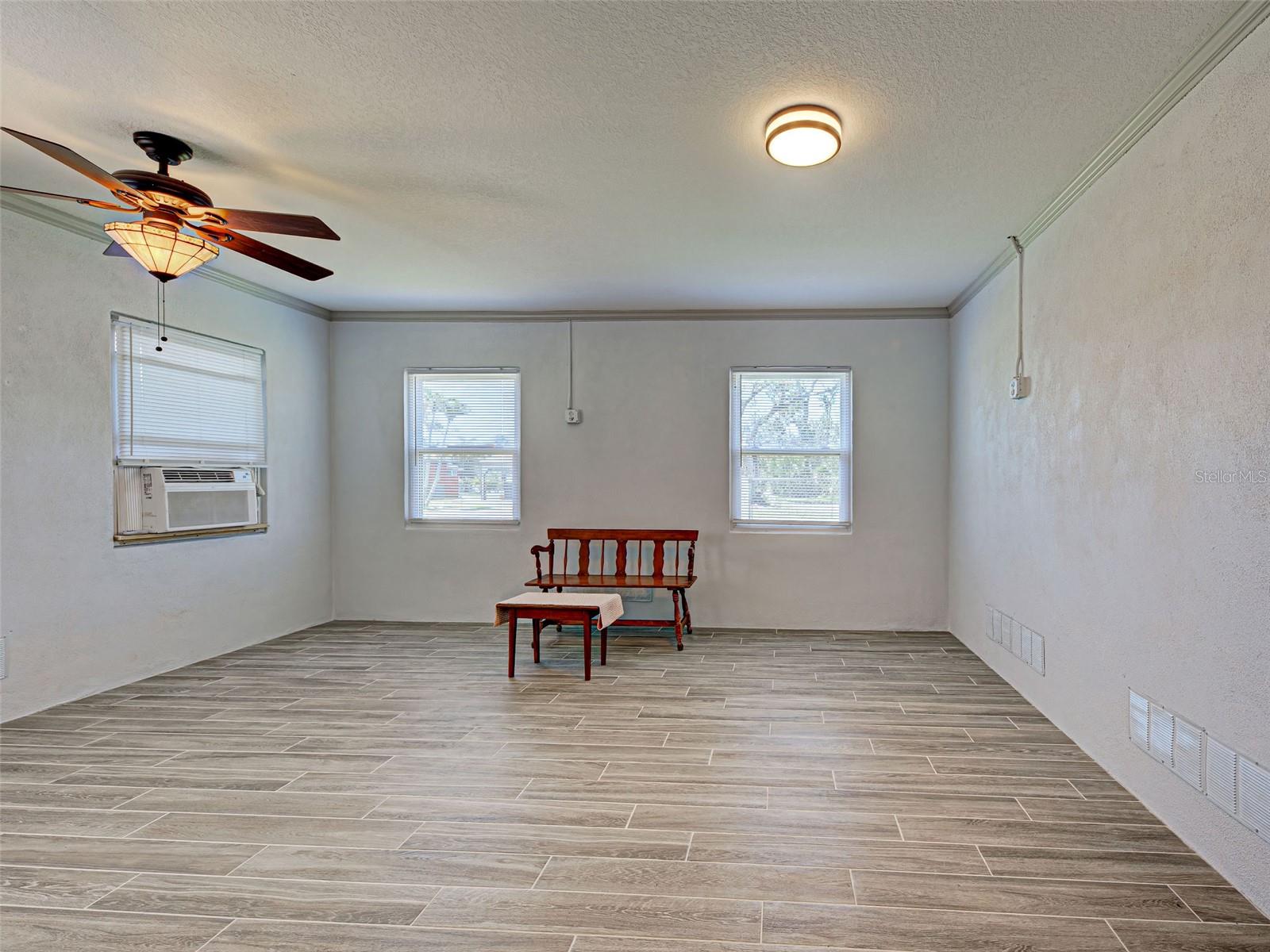 Image 19 of 73 For 1605 Manor Road