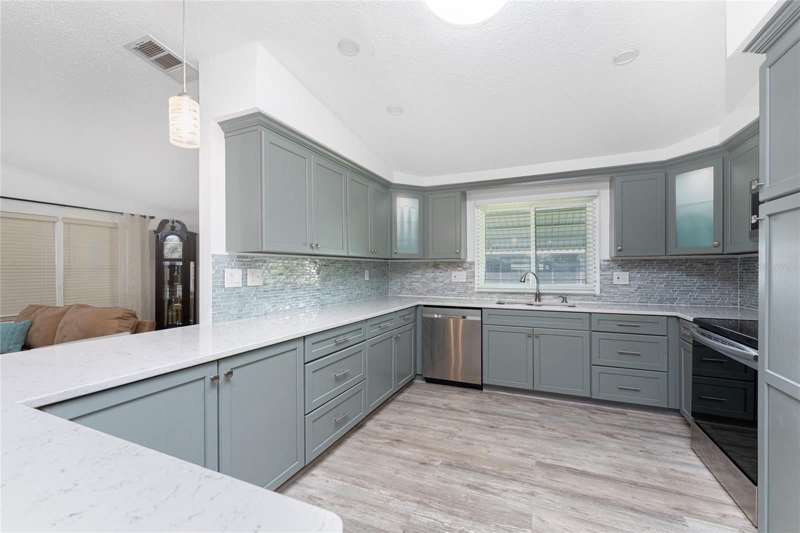 Image 11 of 56 For 867 Cascade Court