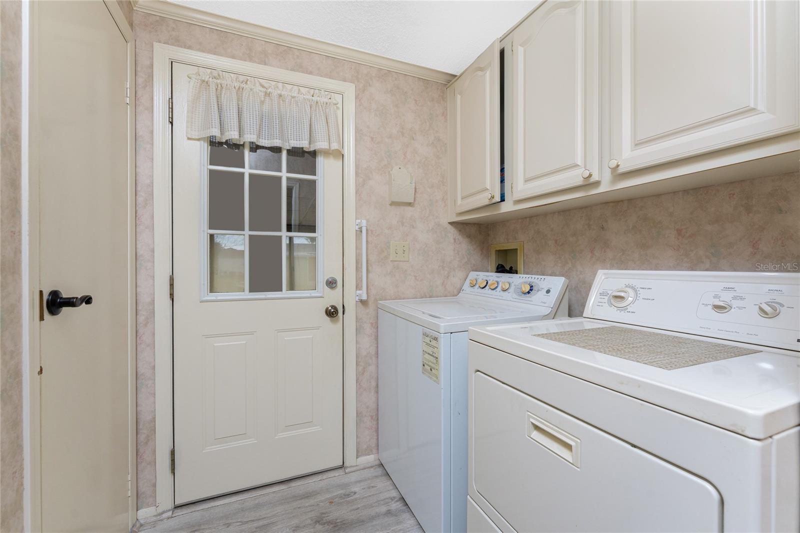 Image 27 of 56 For 867 Cascade Court