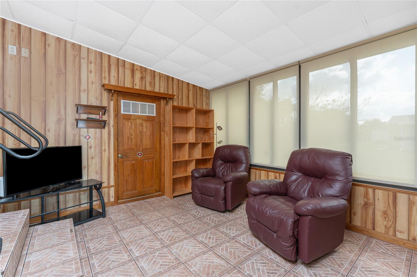 Image 32 of 56 For 867 Cascade Court