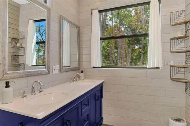 Image 37 of 69 For 760 Oxford Drive