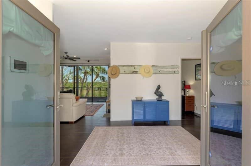 Image 4 of 69 For 760 Oxford Drive