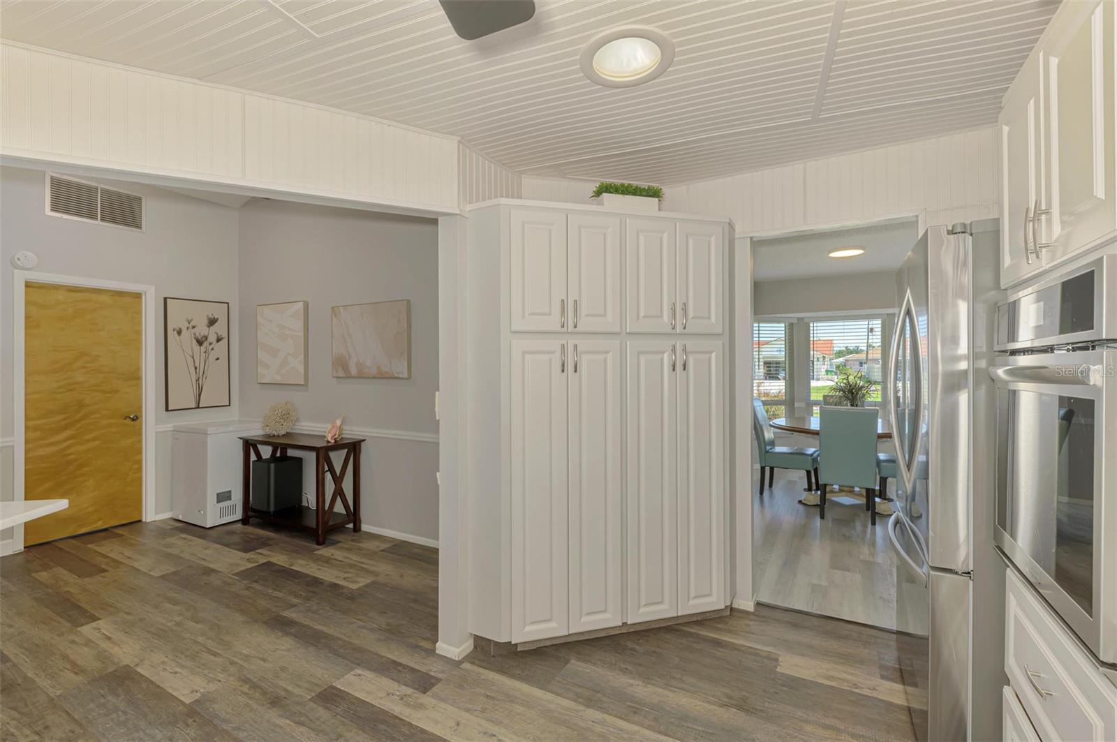 Image 31 of 63 For 9869 Gulfstream Boulevard