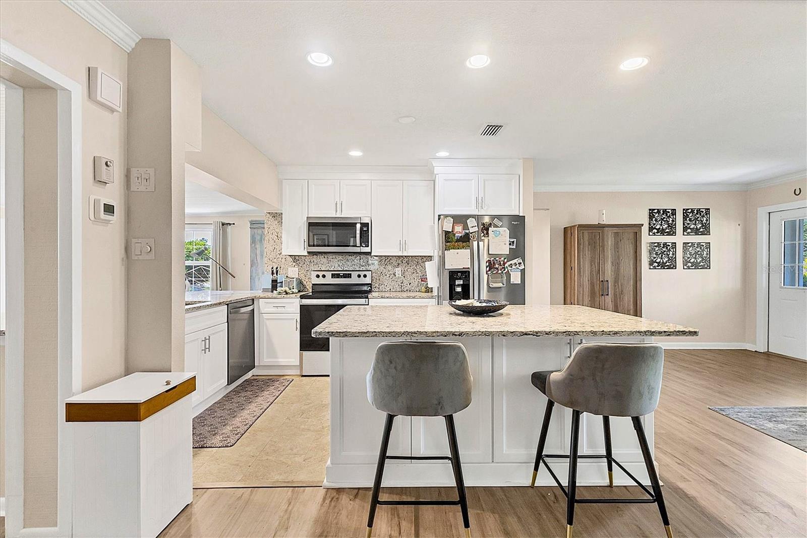 Image 14 of 48 For 305 Wentworth Circle