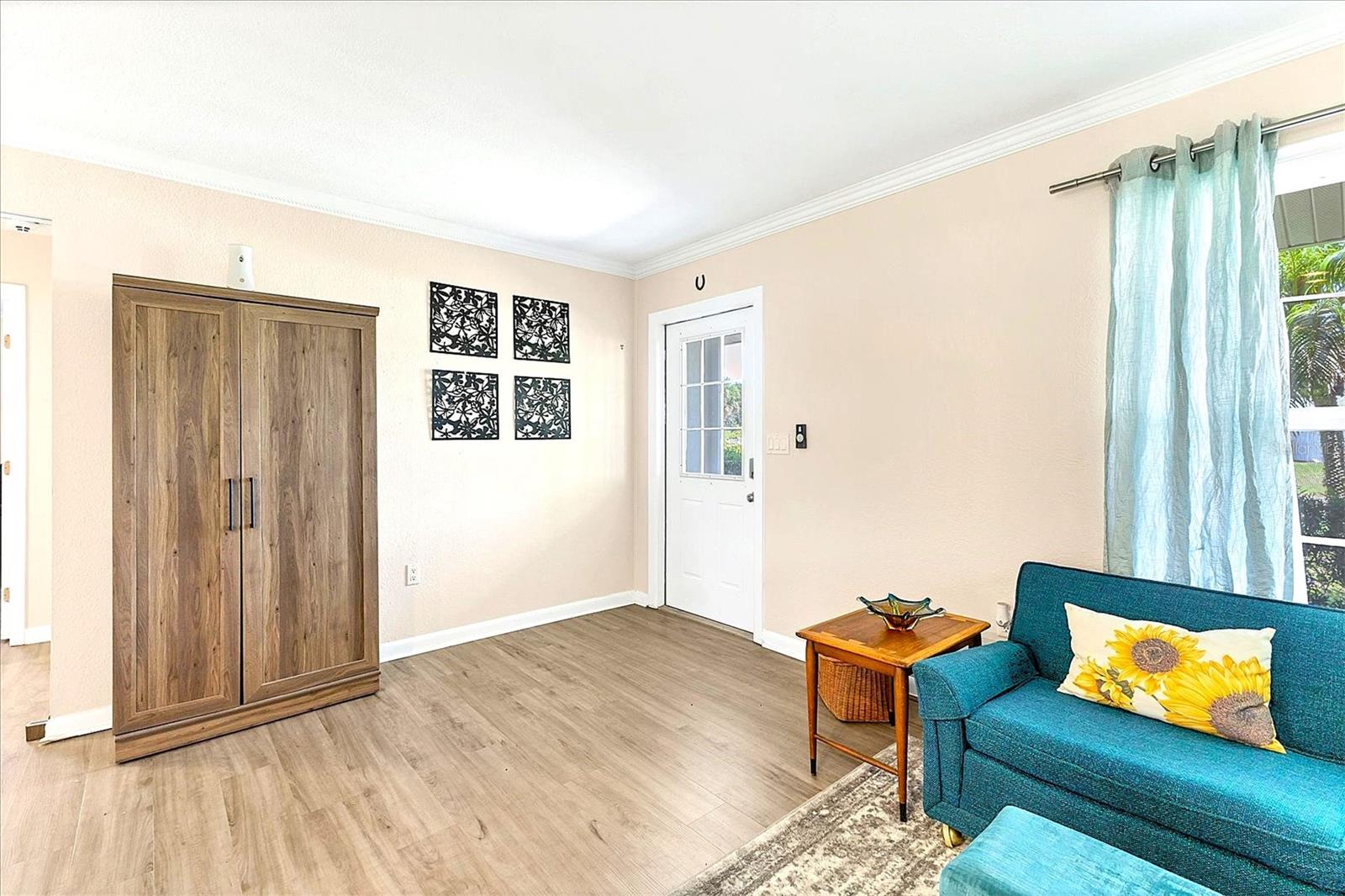 Image 6 of 48 For 305 Wentworth Circle
