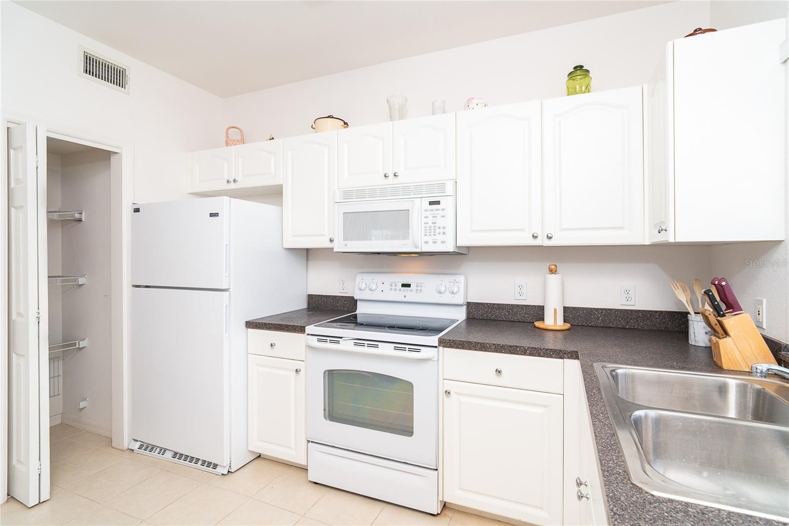 Image 18 of 43 For 3929 Cape Haze Drive 101