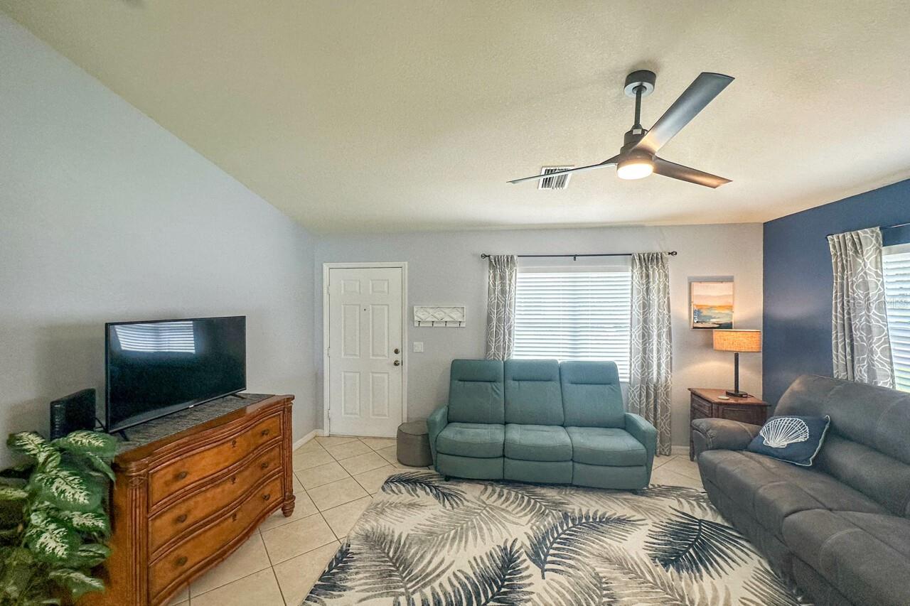 Image 13 of 27 For 186 Rotonda Boulevard W 186a