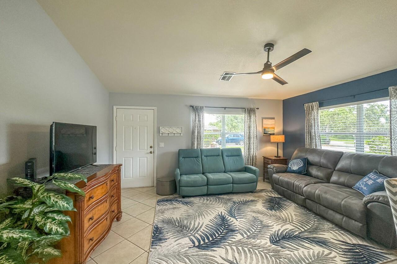 Image 9 of 27 For 186 Rotonda Boulevard W 186a